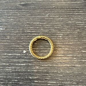 Elegant Gold Twisted Cable Ring